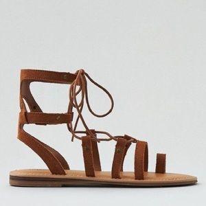 American Eagle suede toe ring gladiator sandals